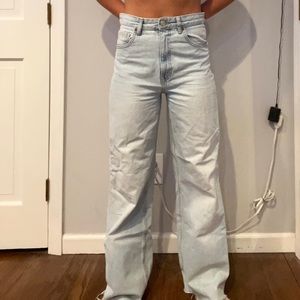 ZARA LIGHT WASH STRAIGHT LEG JEANS